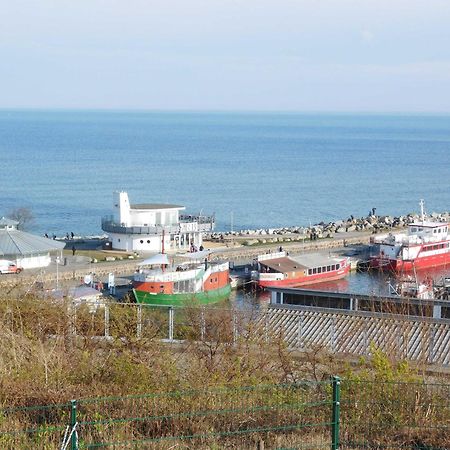 Seelotsenstation Sassnitz Mit Hafenblick By Unsere Urlaubszeit Extérieur photo