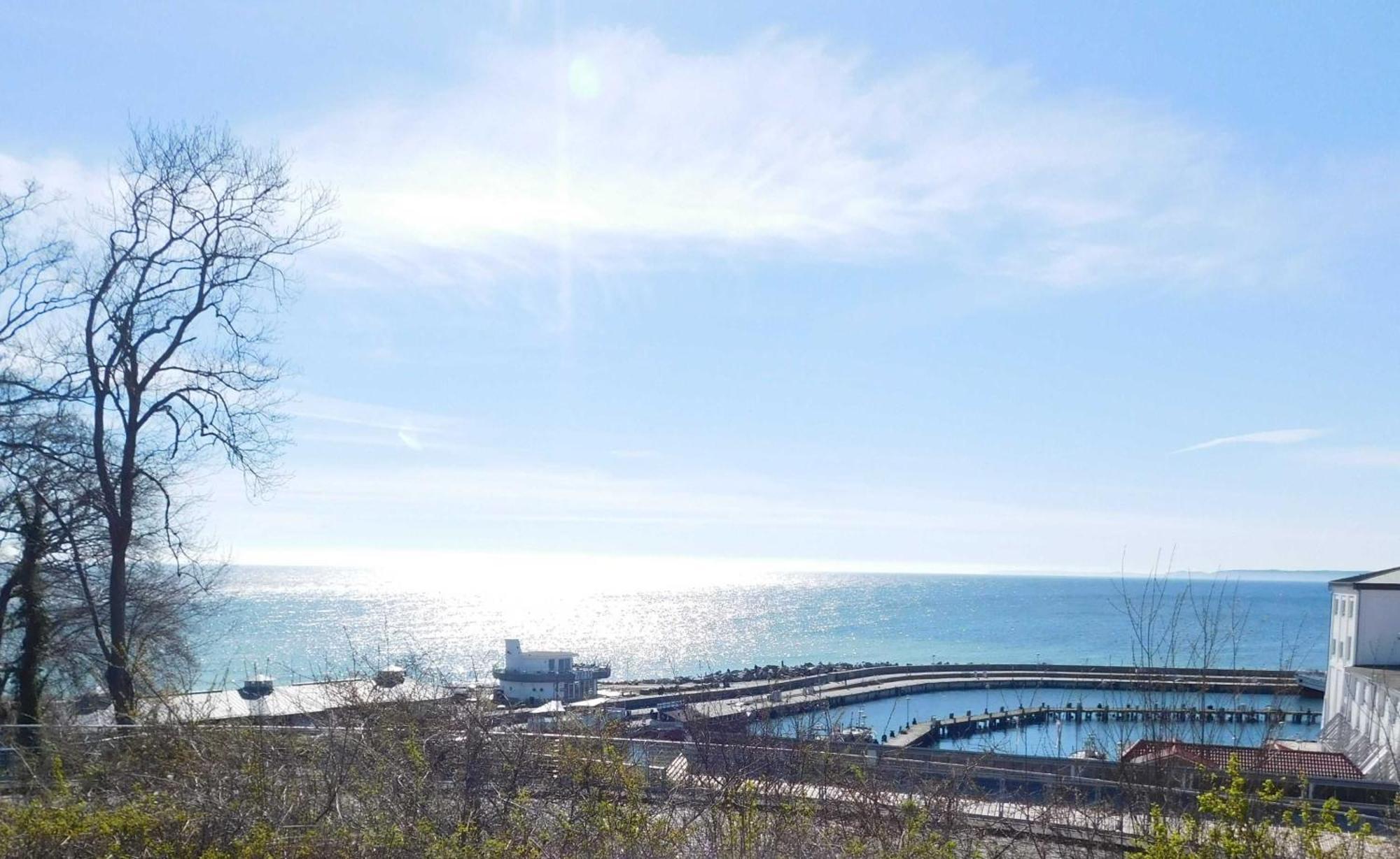 Seelotsenstation Sassnitz Mit Hafenblick By Unsere Urlaubszeit Extérieur photo